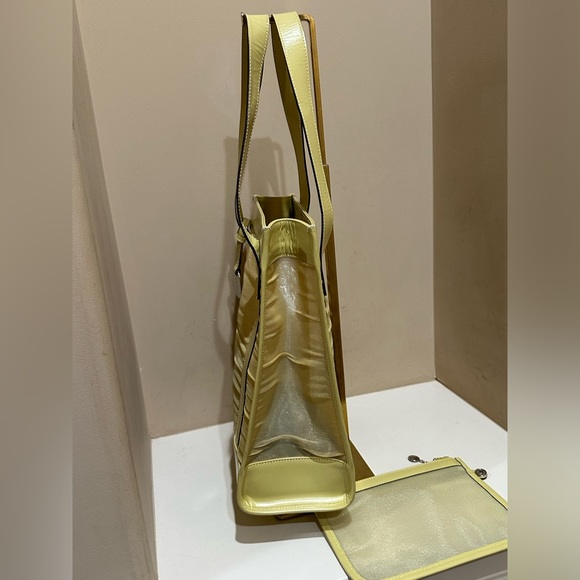 Gucci by Tom Ford Yellow Mesh Tote with Pouch - Picture 7 of 14